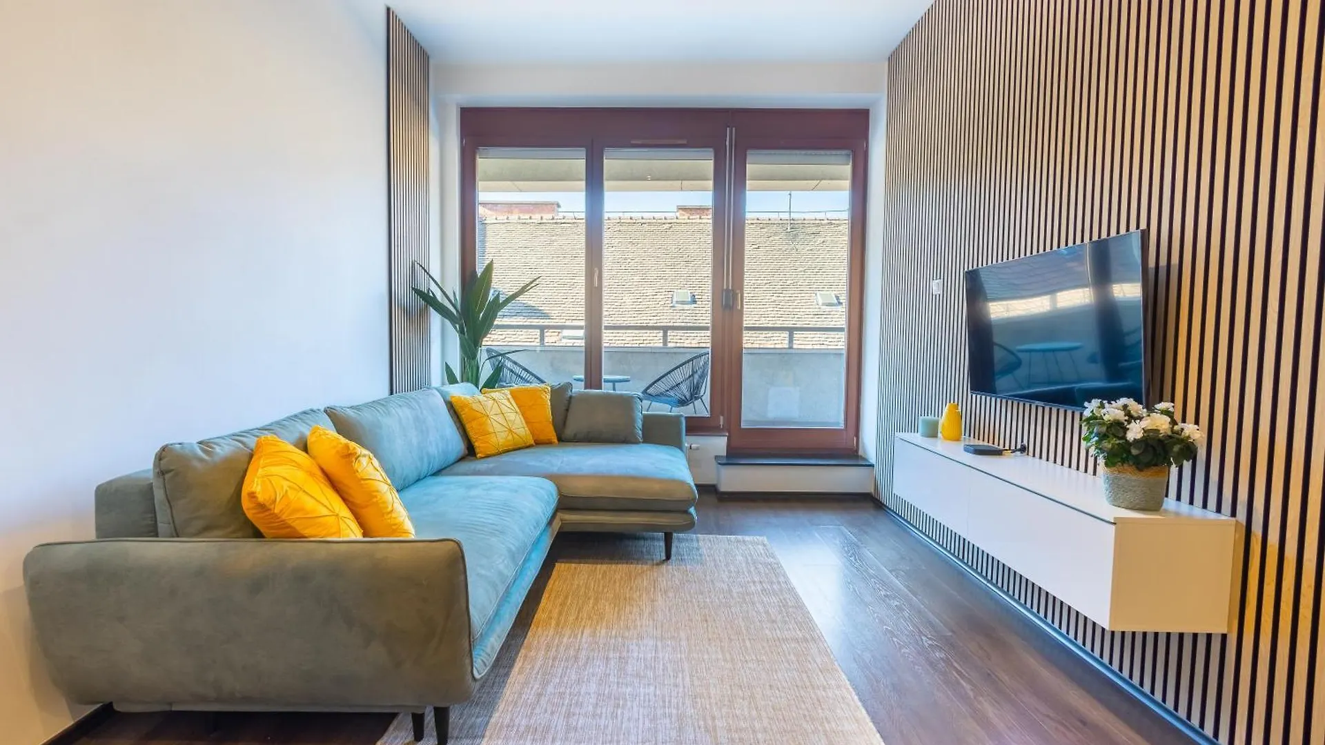 kontakty Free Parkin Sensational Location 3Room Apt